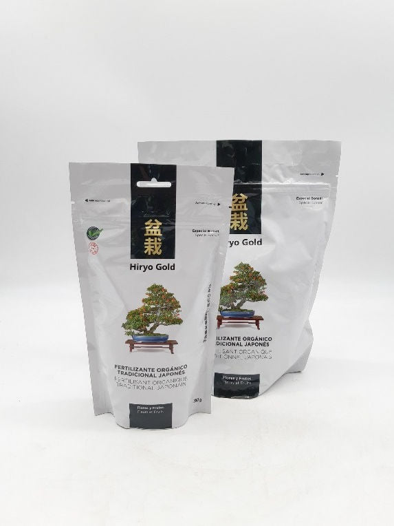 Sac d’engrais organique HIRYO-GOLD Fleurs et Fruits 4-6-8, riche en phosphore et potassium, favorise floraison et fructification des bonsaïs.