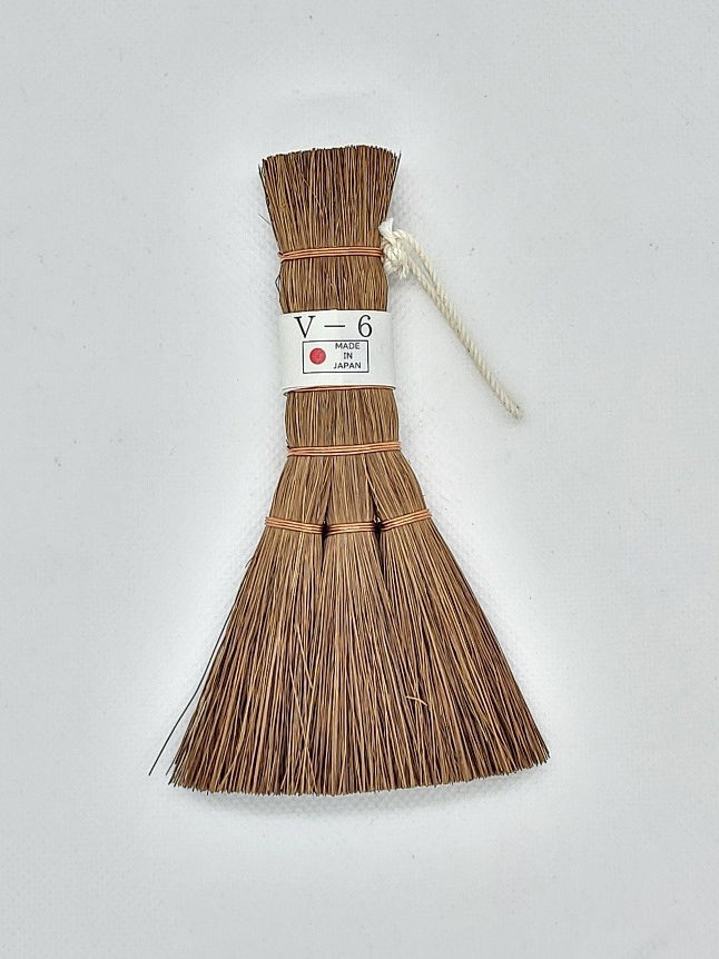 Brosse plate japonaise 12cm pour niveler le sol des petits bonsaïs après rempotage