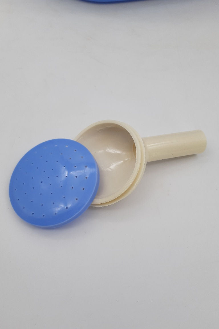 Arrosoir en plastique bleu japonais avec pomme démontable