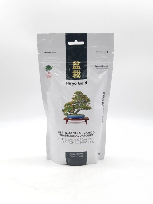 Sac d’engrais organique HIRYO-GOLD Fleurs et Fruits 4-6-8, riche en phosphore et potassium, favorise floraison et fructification des bonsaïs.