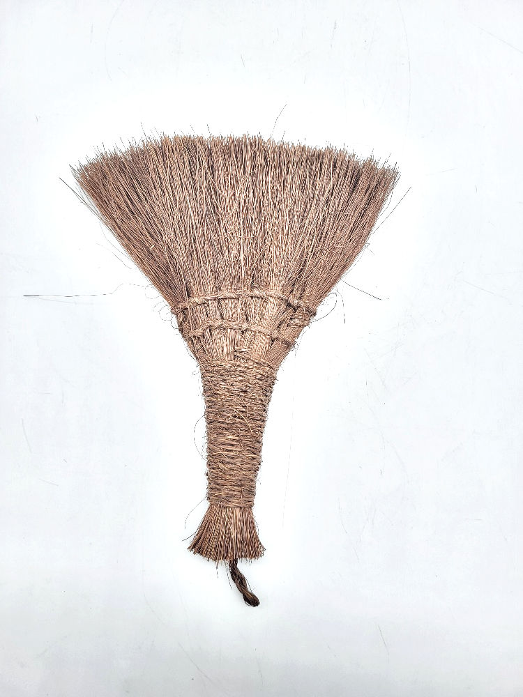 Brosse plate 210mm en nylon pour niveler le sol des petits bonsaïs après rempotage