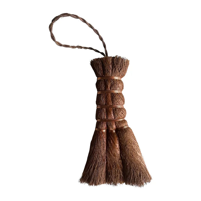 Brosse plate japonaise en fibres de coco faite main avec fils cuivrés pour niveler le sol des bonsaïs