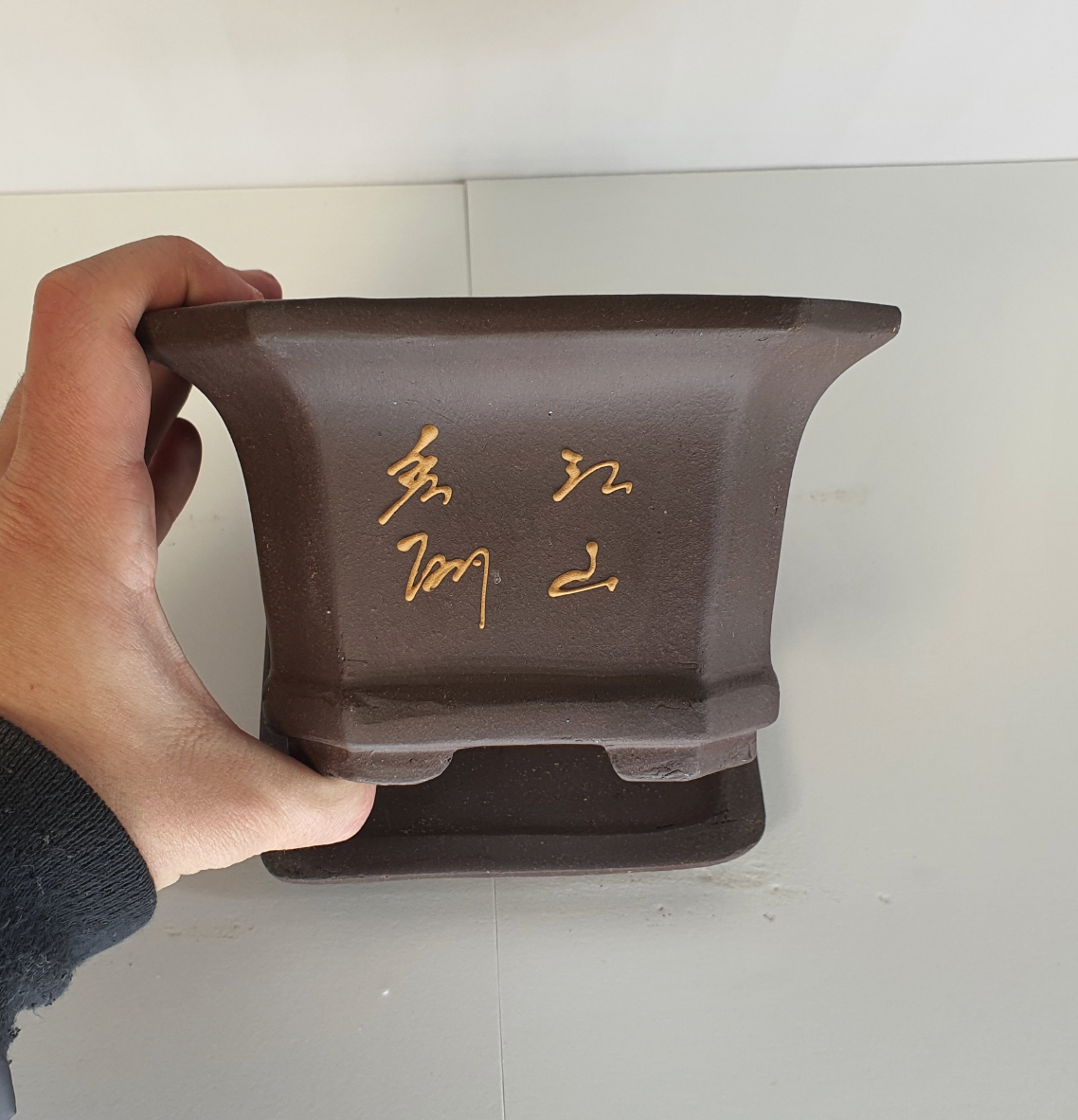 Pot non émaillé décoré avec soucoupe