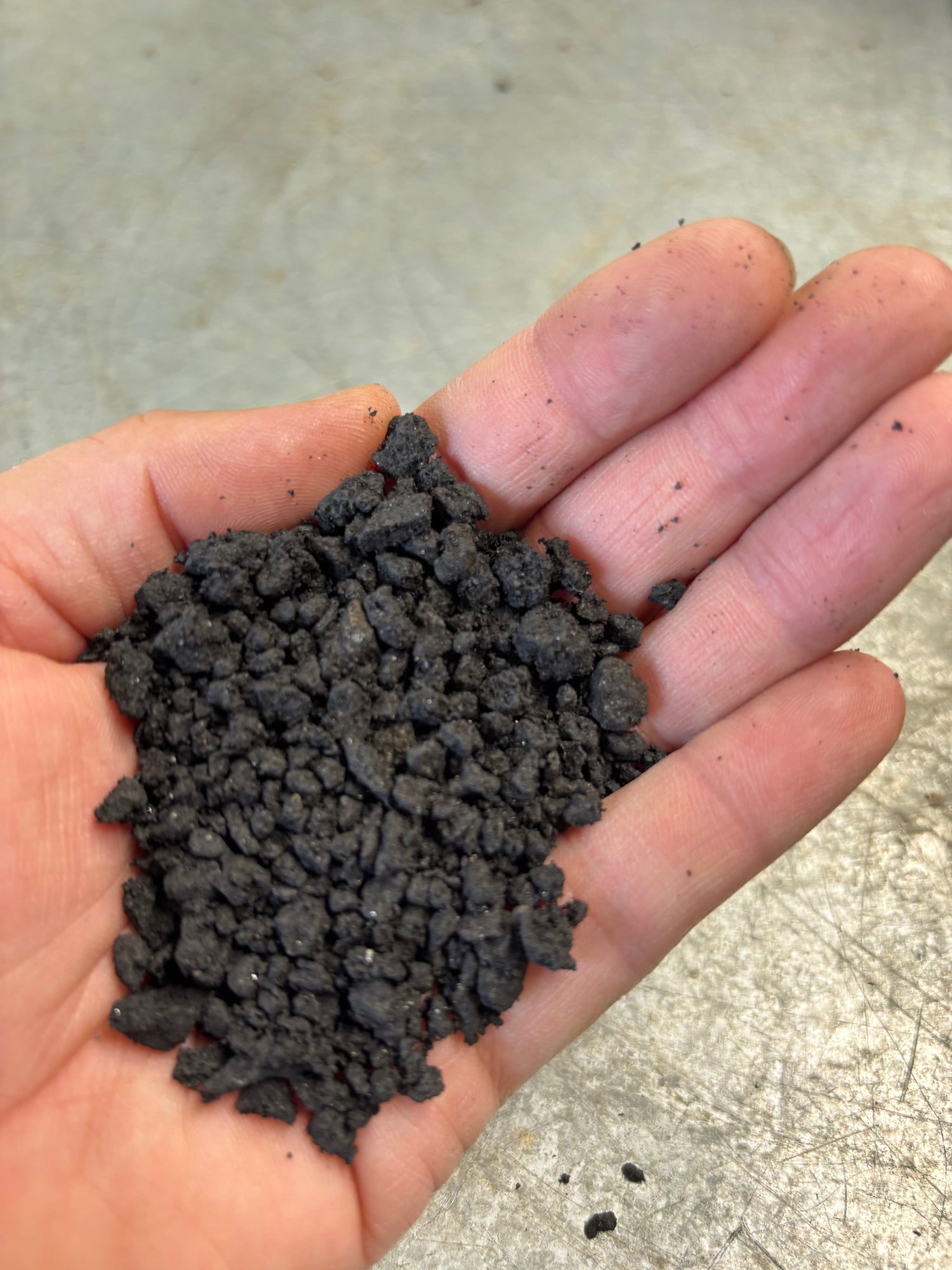 Pouzzolane fine noire pour bonsaïs (2-8mm)
