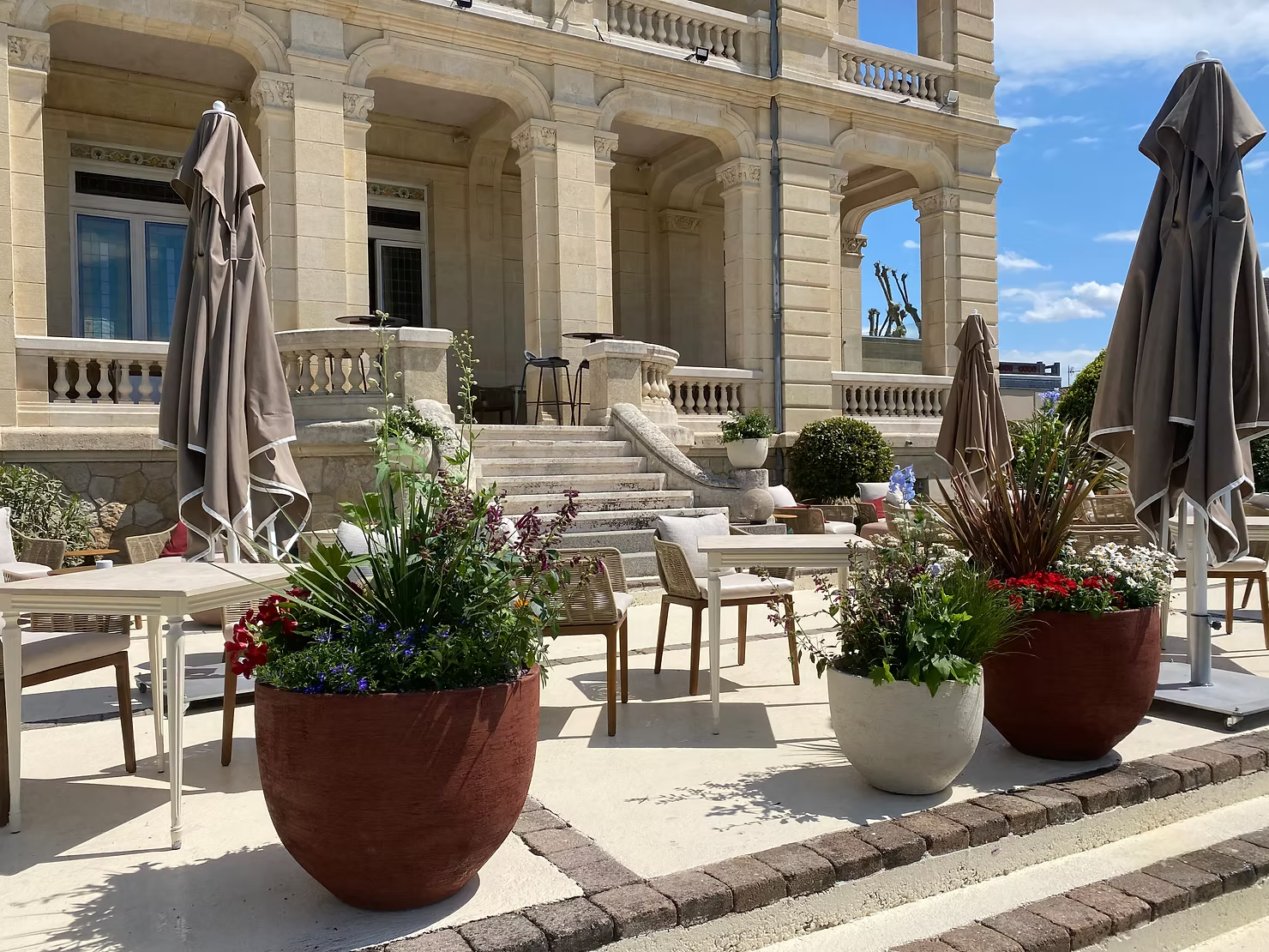 Une belle terrasse au Grand BARRAIL à ST Emilion…