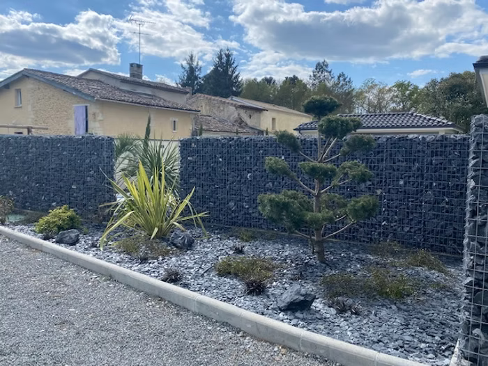 Un jardin moderne à Fargues près de Langon...