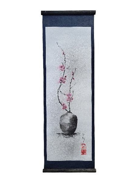 Esquisse "Cerisier en Ikébana" dessinée à l'encre de Chine et aquarelle, suspendue par fil nylon, œuvre d’artiste bordelaise, dimensions 55x18 cm.
