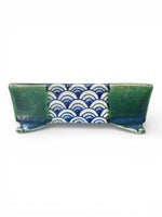 Support rectangulaire en pot de bonsaï Terahata Satomi, décor bleu et vert.