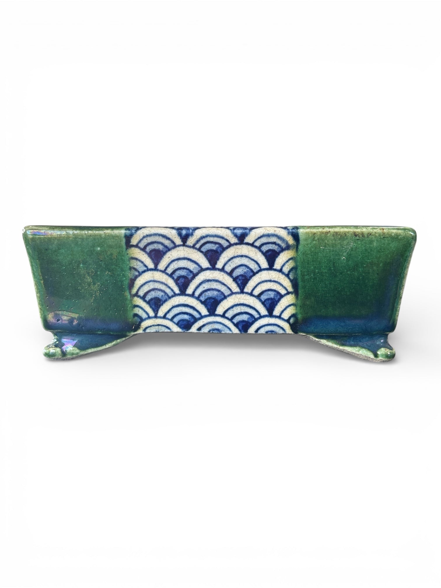 Support rectangulaire en pot de bonsaï Terahata Satomi, décor bleu et vert.