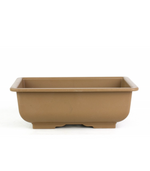 C’est un pot en matière plastique pour bonsaï de couleur marron avec des trous de drainage 