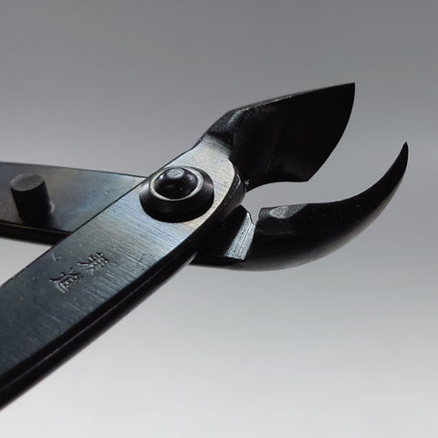 Pince concave arrondie 165mm Kaneshin® n°4S acier carbone