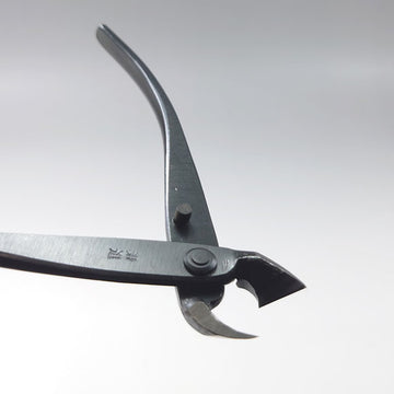 Pince concave droite 150mm Kaneshin® n°2A acier carbone