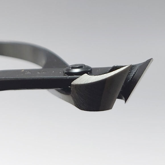 Mini Pince concave droite 110mm Kaneshin® n°2C acier carbone